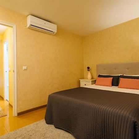Pajaritos Suite Apartment - Private Parking Included Sevilla Kültér fotó